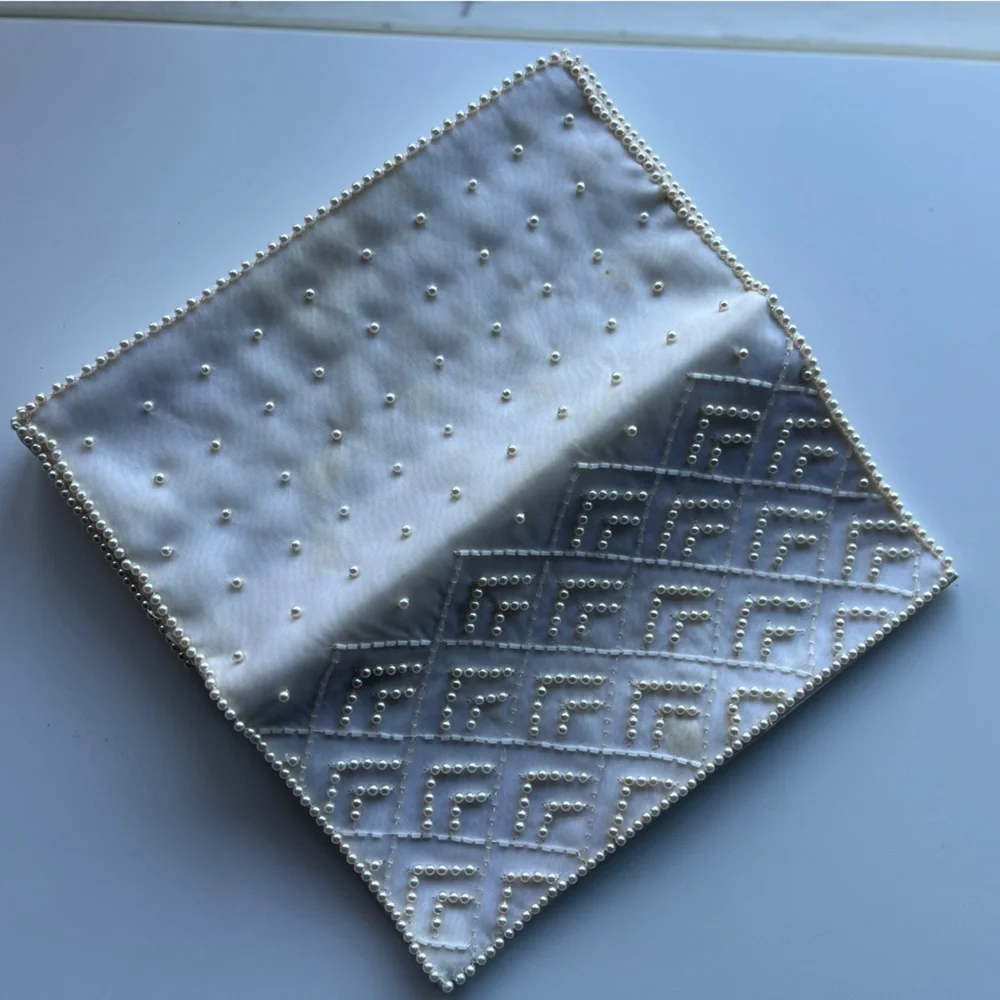 VINTAGE Pearl-Embellished Clutch … contents included - Picture 2 of 5